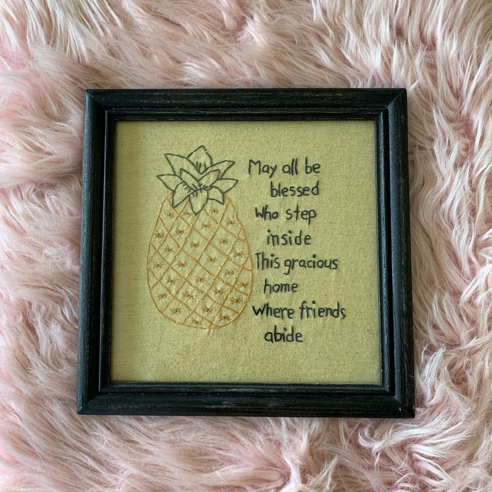 New Primitive Style Embroidered Pineapple Picture